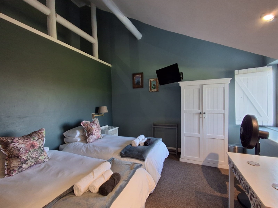 8 Bedroom Property for Sale in Stilbaai Oos Western Cape